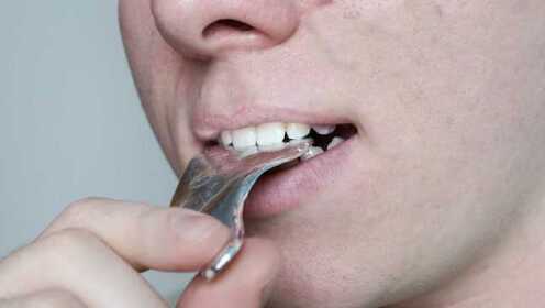 咬紧牙根的意思:词语解析解答落实