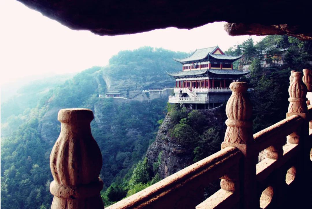 洞府瑶台添锦色，揭秘生肖之谜