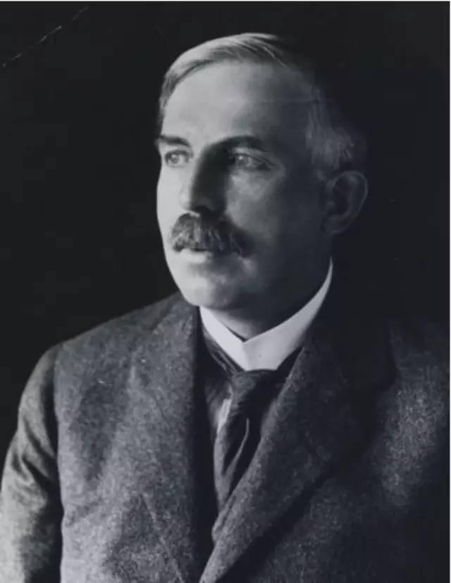 弄文轻武，历史与现实的深刻反思