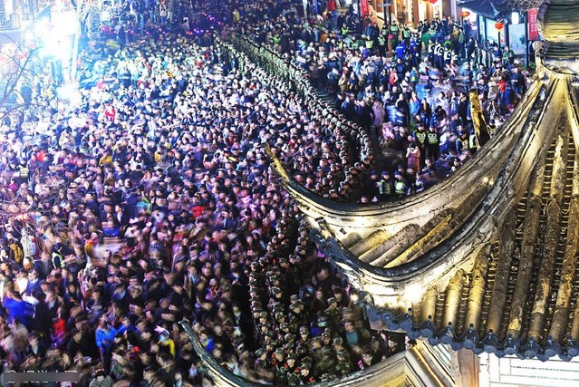 揭秘人山人海背后的生肖谜题，快速解答与文化解析