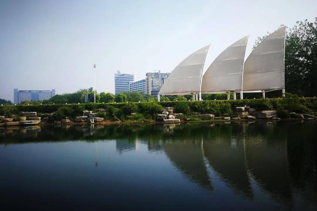 湖光水色映生肖，时代作答与文化解读